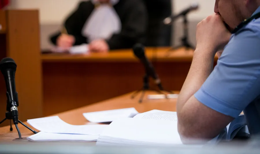 Attorney providing a DUI consultation